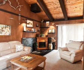 Tahoe City Condo - Walk to Beach and 9 Miles to Ski!