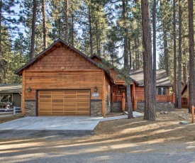 Cozy Alpine Escape with Hot Tub Less Than 1 Mile to Skiing!