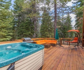 High Pines Hideaway by AvantStay - Newly Remodeled in Tahoe Donner with Hot Tub!