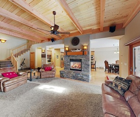 New Listing! Huge All-Season Retreat with Hot Tub townhouse