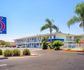 Motel 6-Tulare, CA