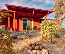 Chuck's Cabin in a Joshua Tree Community