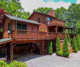 Smoky Mtns Escape Cabin with Hot Tub and Views!