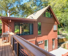 Tree Fort! Redwoods! Hot Tub!! Fire Table!! Google Smart Home!! Fast WiFi!! Dog Friendly!