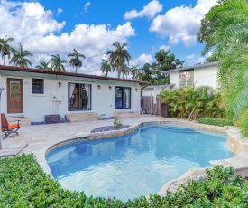 Gorgeous 3 Bedroom Beach Home & Heated Pool