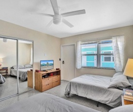 Gorgeous Studio,1Bath, Hollywood Beach, Free Parking