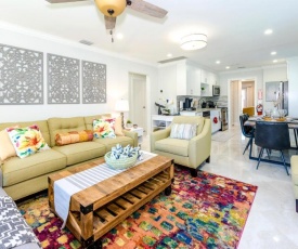 Modern Designer Home 3br-2ba, Huge Master Suite, Full Kitchen, Near Beach, Private Yard, Peaceful Neighborhood