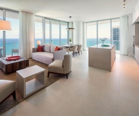 New Contemporary apartment, Perfect for family and friends/ Beach front