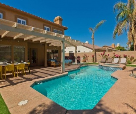 NEW LISTING! *Lush Desert Living* Sleeps 10!