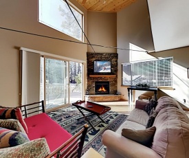 Mountain Memories - Private Hot Tub & Game Room Duplex