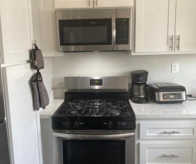 Lovely 1 Bedroom Near LAX and Marina Del Rey