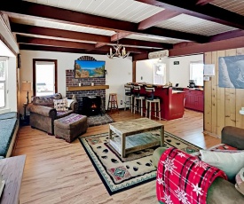 New Listing! Alpine Bungalow With Private Hot Tub Cabin