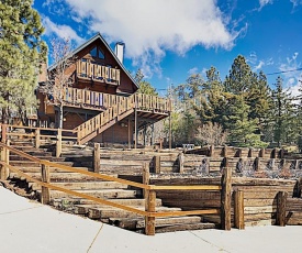 New Listing! Mountain-View Chalet Near the Slopes home