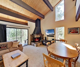 Henry’s Tahoe Hideaway w/ Pool, Sauna & Tennis condo