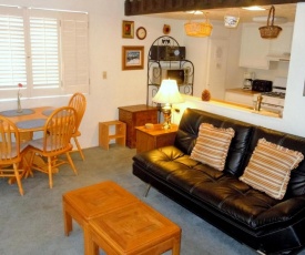 Three-Bedroom Deluxe Townhouse Unit #2 by Snow Summit Townhouses Bus Lic #23581