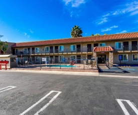 Econo Lodge Inn & Suites Escondido Downtown