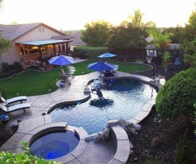 Fabulous Grand Home Pool~Jacuzzi Central Walkable