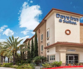 Days Inn & Suites by Wyndham Anaheim Resort