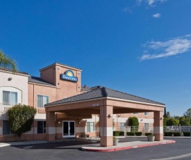 Days Inn by Wyndham Lathrop