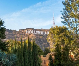 Hollywood Walk Of Fame 2BR&2BATH, Fast WIFI, Free Parking! - D2