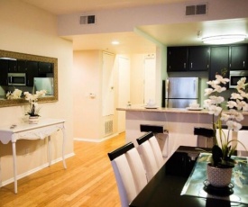 Luxury Hollywood 2BR Condo Near Dolby Theater