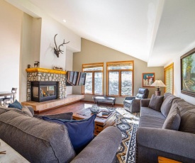 #453 - Luxurious Family-Friendly Mountain Getaway with Stunning Views!