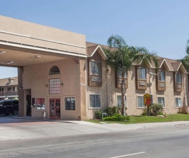 Super 8 by Wyndham Bakersfield South CA