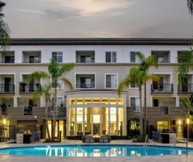 Marina Del Rey's Grand 2/2 Suite Pool View