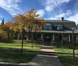 Mount Shasta Ranch Bed and Breakfast