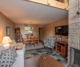 512G - Lakefront 2 Bedroom Condo with Private Balcony!