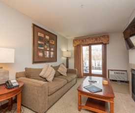 A117- Lake View Suite with 1 Bedroom, Private Bathroom, Kitchenette & Keurig!