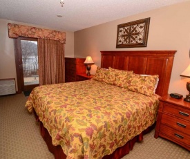 A121- Lakeview suite, one bedroom, private balcony, easy access to hotel lobby!