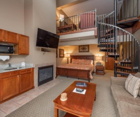 A310- Standard view studio & loft, sleeps 6, cozy fireplace & free wifi!