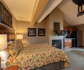 A313 - Studio and Loft Lake View Suite with Fireplace, Free WIFI!
