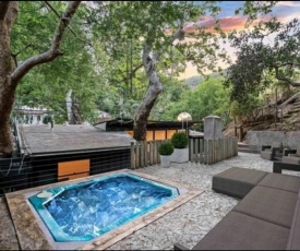Bohemian Beverly Hills Private Rooms with Hot Tub, Fireplaces