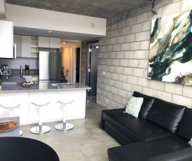 Modern 2 Bdrm w/Parking in the Heart of Hillcrest