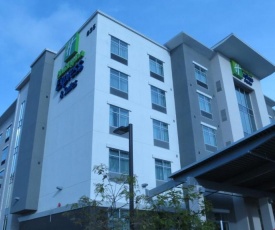 Holiday Inn Express & Suites San Diego - Mission Valley, an IHG Hotel