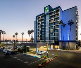 Holiday Inn Express & Suites Santa Ana - Orange County, an IHG Hotel